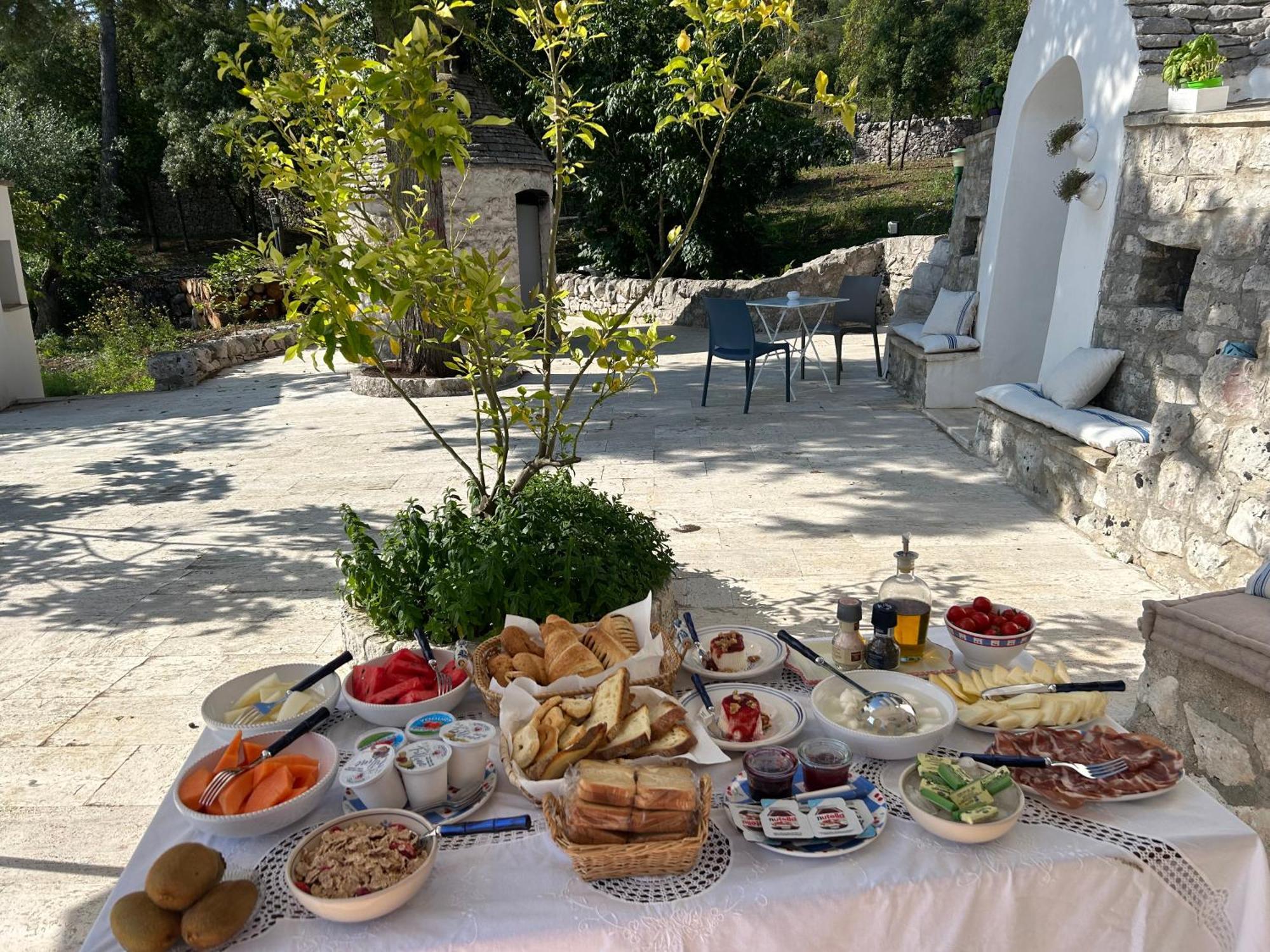 Il Trullo Di Simona Acomodação com café da manhã Locorotondo Exterior foto